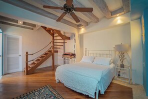 3 chambres, fer et planche à repasser, Wi-Fi, draps fournis