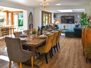 Dining - 5 bedroom accommodation in Repps with Bastwick (Repps with Bastwick)