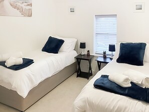 5 bedrooms, free WiFi, bed sheets - 5 bedroom accommodation in Repps with Bastwick (Repps with Bastwick)