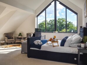 5 bedrooms, free WiFi, bed sheets