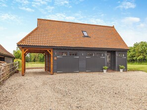 Exterior - 3 bedroom accommodation in Thaxted (Thaxted)