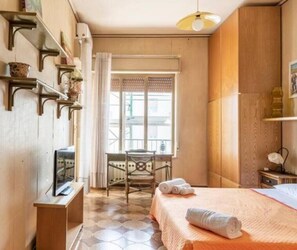 3 habitaciones, tabla de planchar con plancha, wifi y ropa de cama 