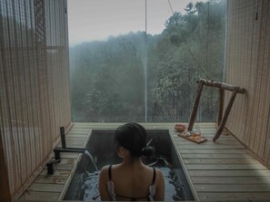 Vinegar · the path to vine (Double room·mountain view) | Bathroom | Hair dryer, slippers, towels, toilet paper