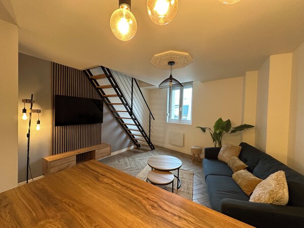 Flat-screen TV - Le Cocon Gambetta. Appartement 2 Chambres Centre Ville (Reims)