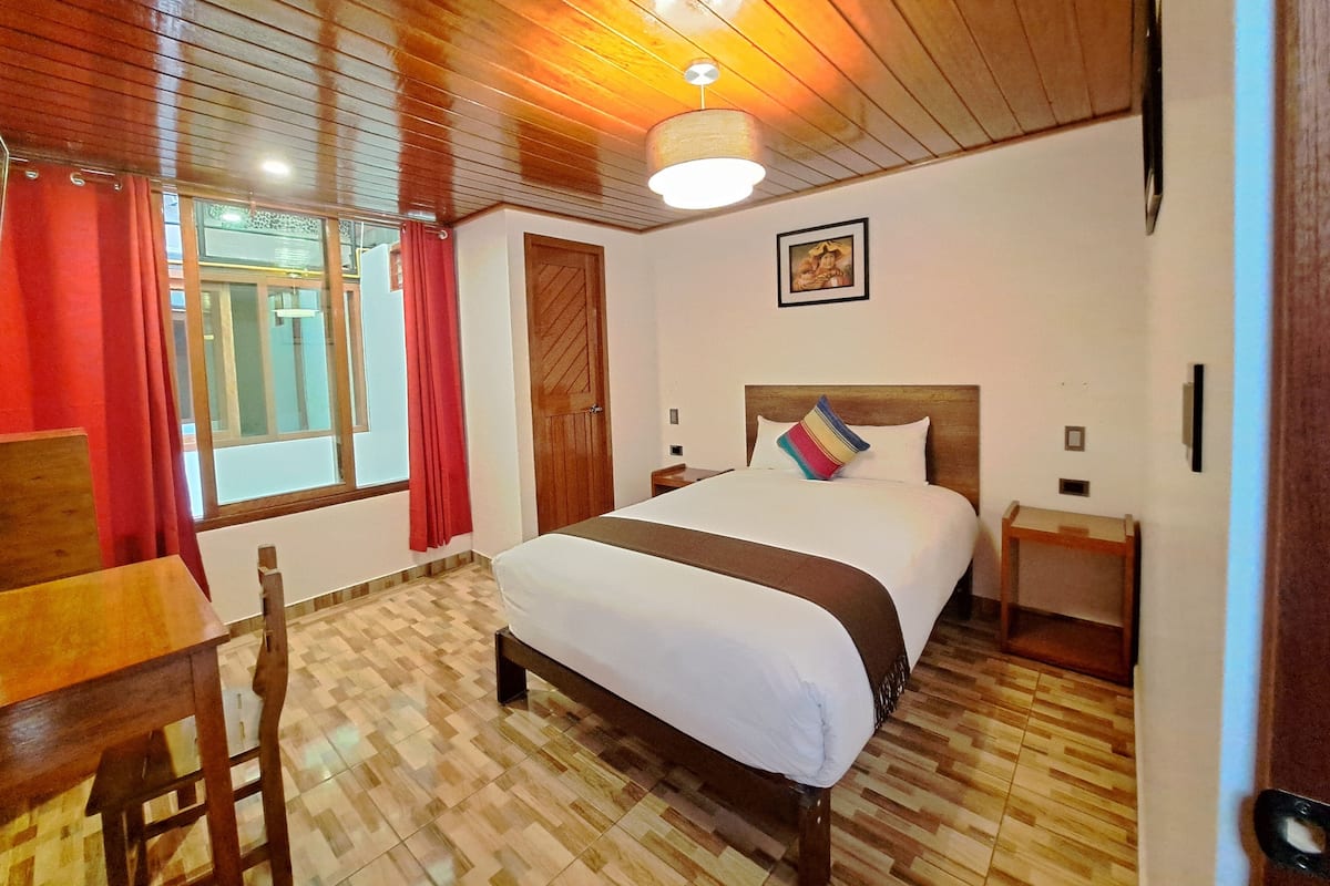Standard Double Room | Desk, free WiFi