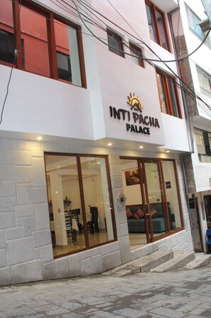 المنشأة من الخارج