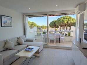TV - Sol-y-Days le Cormoran, Apartment with marina view (Le Grau-du-Roi)