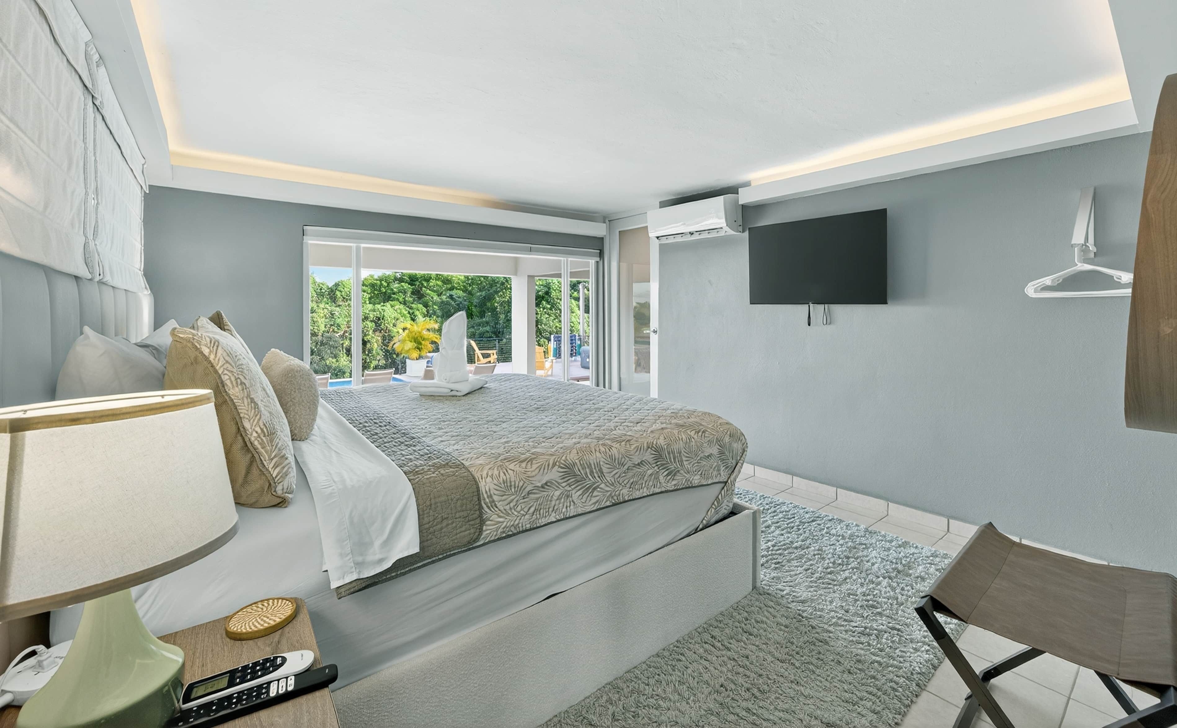 8 bedrooms, iron/ironing board, WiFi, bed sheets