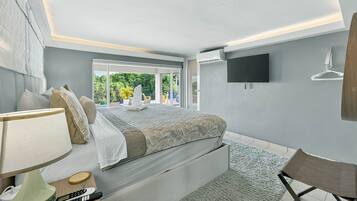 8 bedrooms, iron/ironing board, WiFi, bed sheets