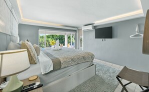8 bedrooms, iron/ironing board, WiFi, bed sheets