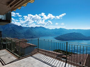 Property grounds - EnjoyIseoLake - Cezanne - Parzanica (Lombardia)