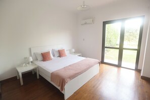 2 bedrooms, WiFi, bed sheets - A boho ground-floor apartment with garden view in a quiet area neighborhood (Giza Governorate)