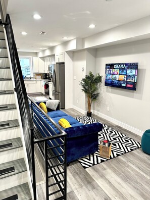 Interior - City views roof deck 4B/4B -10 mins to city centre

 (Philadelphia)