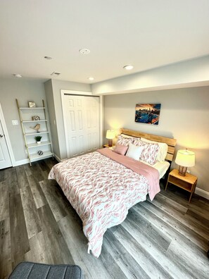 4 bedrooms, iron/ironing board, travel cot, WiFi - City views roof deck 4B/4B -10 mins to city centre

 (Philadelphia)
