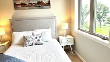 3 bedrooms, desk, iron/ironing board, WiFi (free)