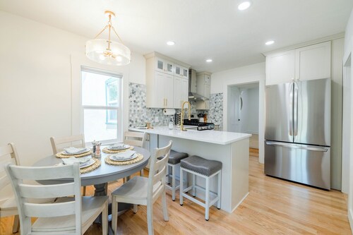 Newly Remodeled, Cozy Home & Yard, Quiet with Mountain Views