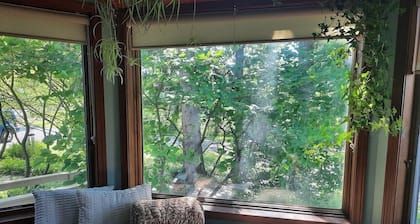 It's Here! A Restful Experience...FLX Wine Trails Garden Studio + Deck + BBQ