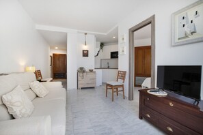 TV - Apartment 'Plata Ático' with Private Terrace, Balcony and Air Conditioning (Torremolinos)