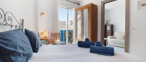 1 habitación, tabla de planchar con plancha, wifi gratis y ropa de cama