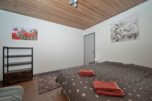 3 sovrum, strykjärn/strykbräda, gratis wi-fi och sängkläder