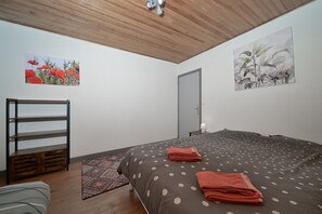 3 habitaciones, tabla de planchar con plancha y wifi gratis 