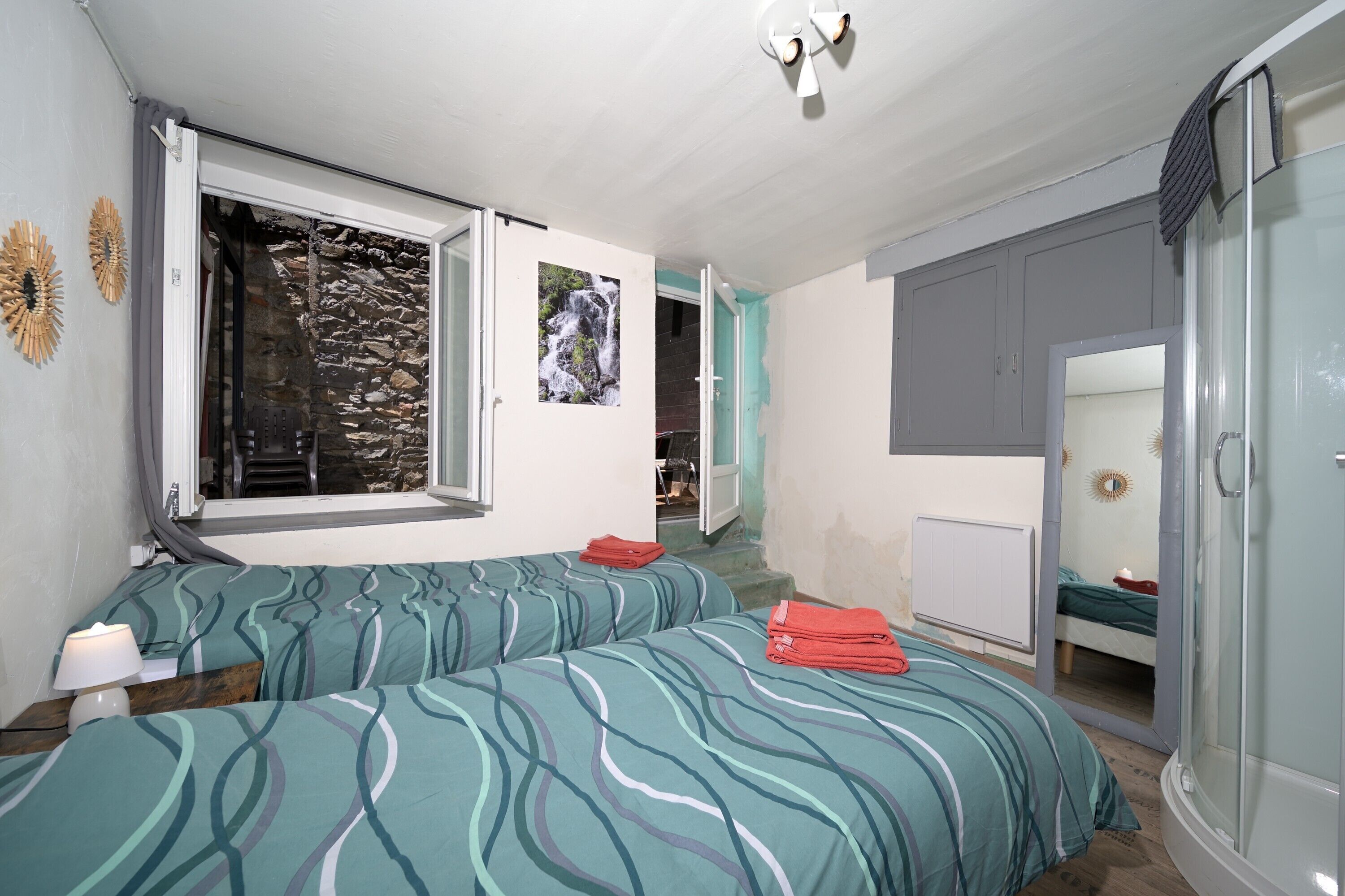 3 bedrooms, iron/ironing board, free WiFi, bed sheets