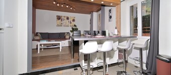 Holiday Home 'Le Gîte Des 3000 Avec Spa' with Private Terrace and Wi-Fi