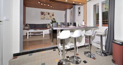 Holiday Home 'Le Gîte Des 3000 Avec Spa' with Private Terrace and Wi-Fi