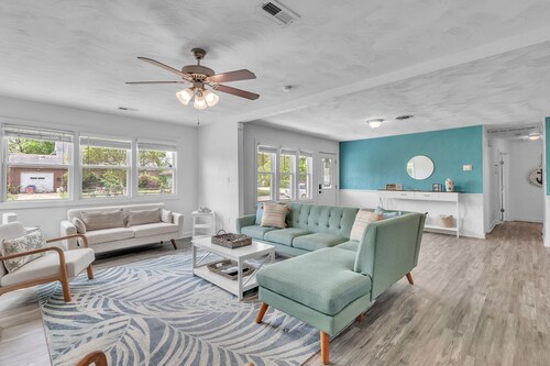 Pet Friendly Family Getaway + 1 Block from Beach + Game Room + Fenced Yard