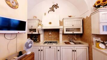 Réfrigérateur, plaque de cuisson, lave-vaisselle, cafetiÚre/bouilloire