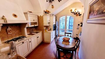 Fridge, stovetop, dishwasher, coffee/tea maker