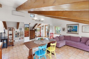 Interior - Apartment 'La Gatta Nel Borgo' with Private Terrace, Wi-Fi and Air Conditioning (Cava de' Tirreni)