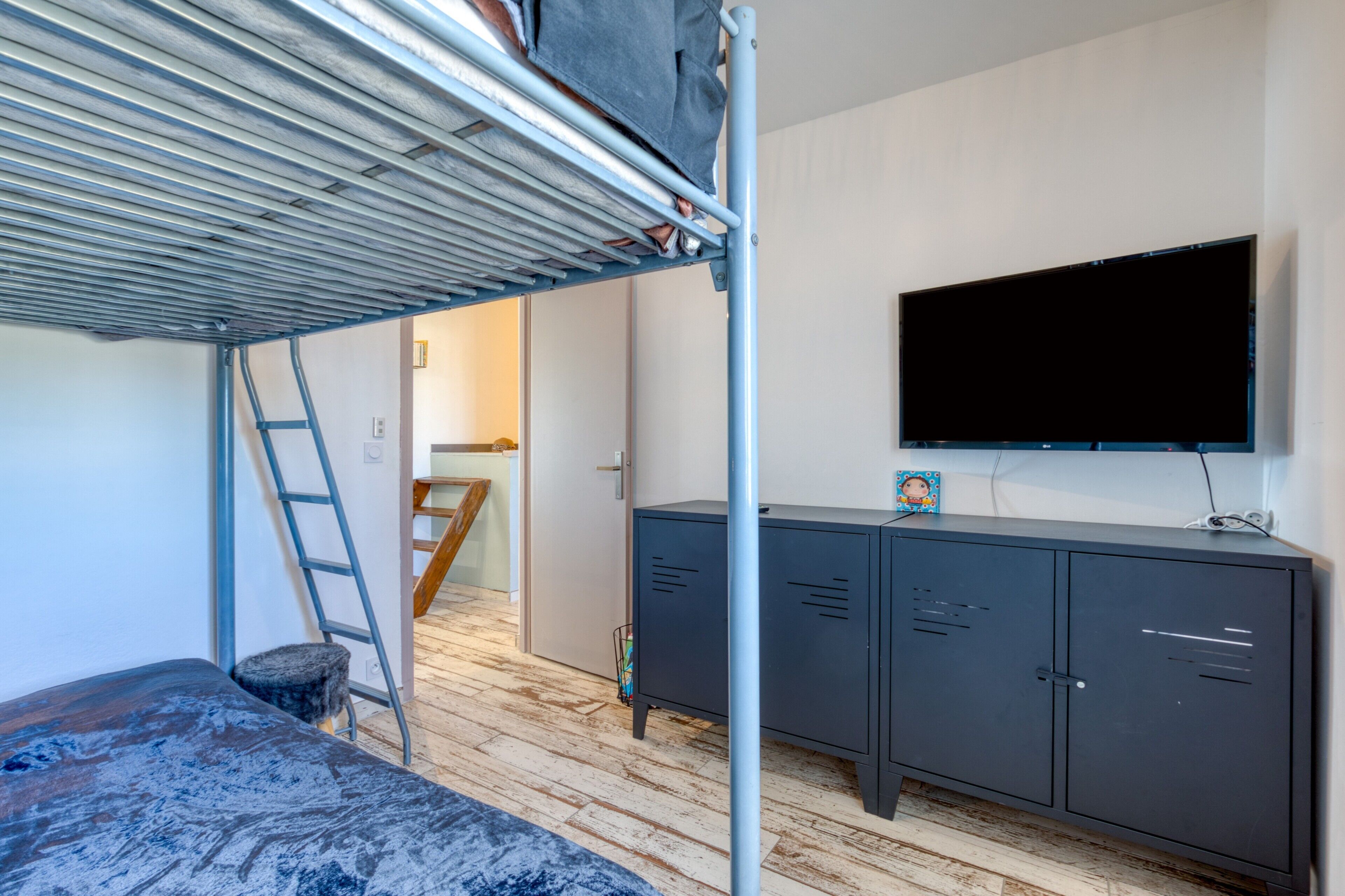 2 slaapkamers, een strijkplank/strijkijzer, gratis wifi, beddengoed