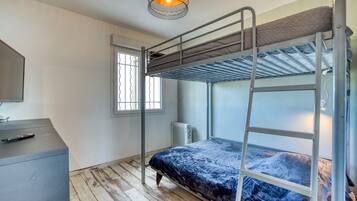 2 slaapkamers, een strijkplank/strijkijzer, gratis wifi, beddengoed