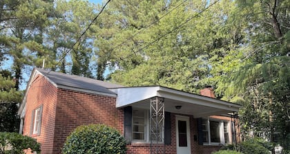Palm Cottage - Centrally Located Brick Home on Quiet Street