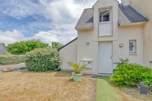 Exterior - Holiday Home 'Maison Batz-sur-mer Piscine' with Pool, Terrace and Private Garden (Batz-sur-Mer)