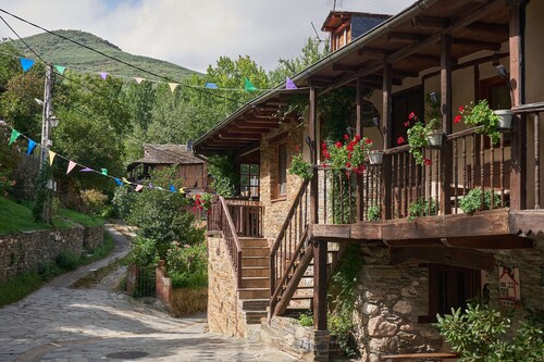 Country House 'El Pajariel I' with Mountain View and Barbecue with Recreation Area