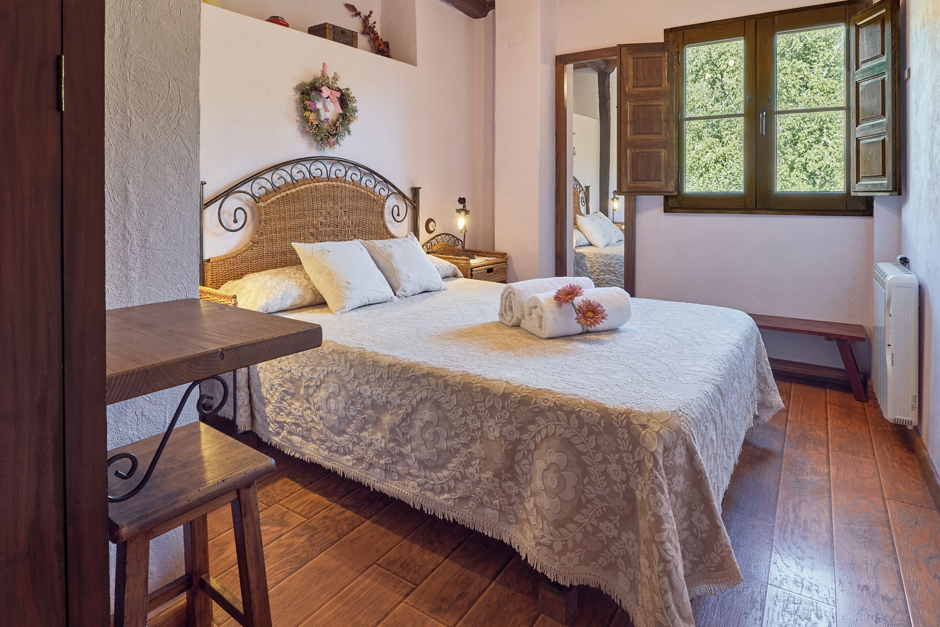 5 bedrooms, iron/ironing board, free WiFi, bed sheets