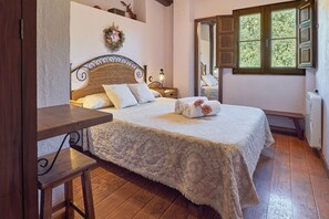 5 chambres, fer et planche à repasser, Wi-Fi gratuit, draps fournis