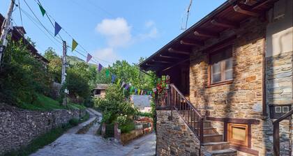 Country House 'El Pajariel II' with Mountain View and Barbecue with Recreational Area