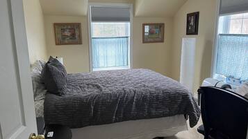 2 bedrooms, desk, iron/ironing board, WiFi