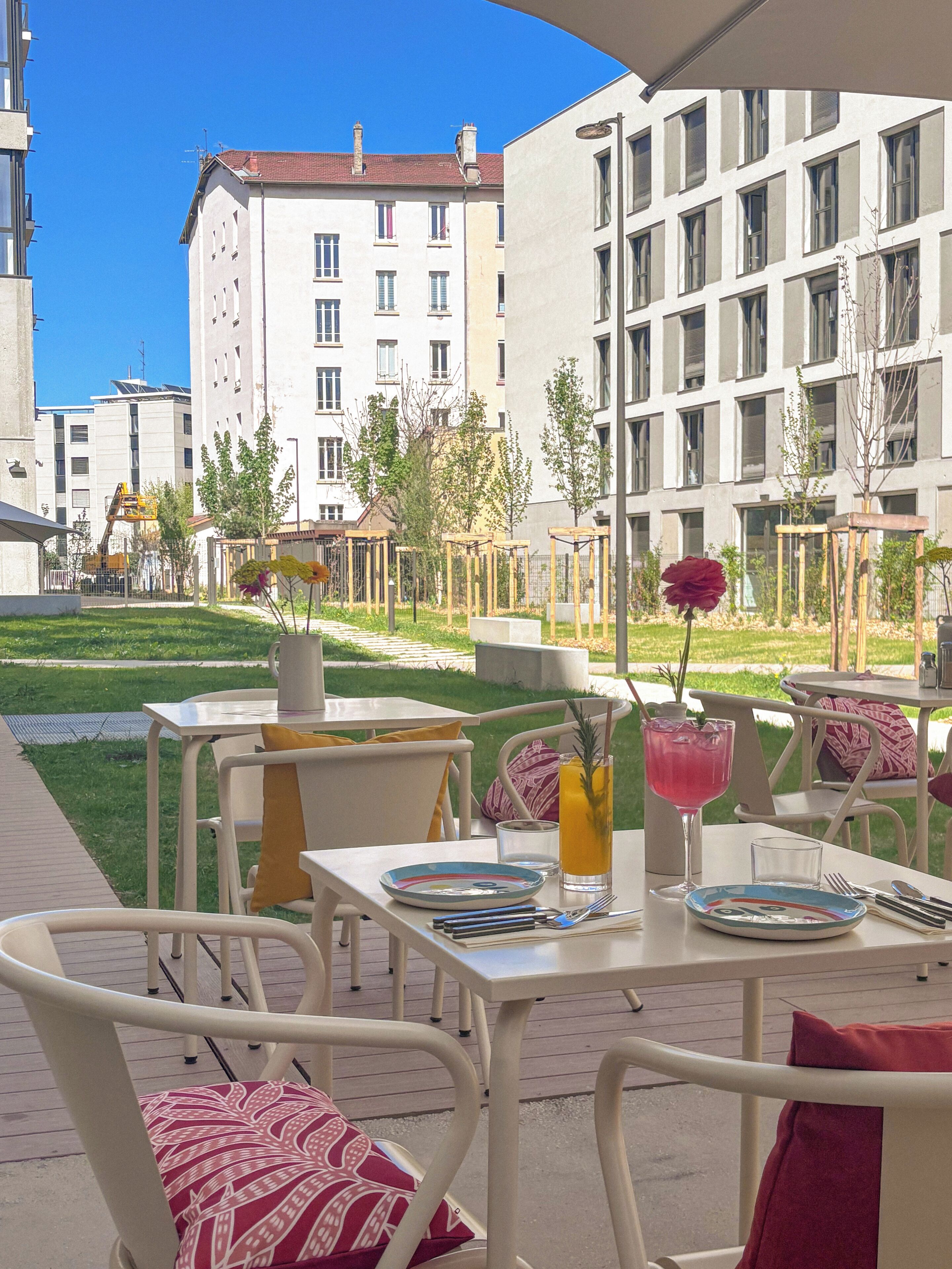 المنشأة من الخارج