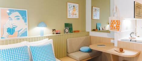 TV 43 polegadas com canais digitais, Netflix, brinquedos