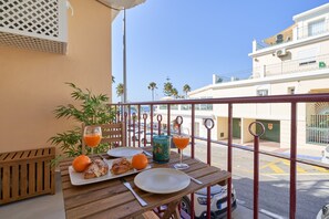 Outdoor dining - Apartment 'With Seaview In Burriana' with Sea View, Wi-Fi and Air Conditioning (Nerja)