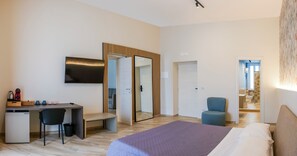 Familiesuite, balkong, byutsikt | Senger med Select Comfort-madrass, minibar (inkludert) og safe på rommet