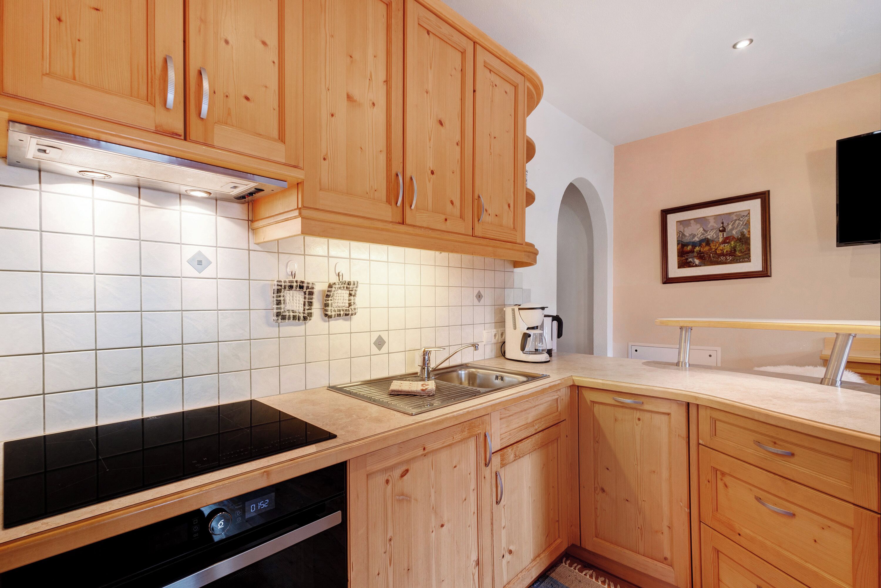 Réfrigérateur, micro-ondes, plaque de cuisson, lave-vaisselle