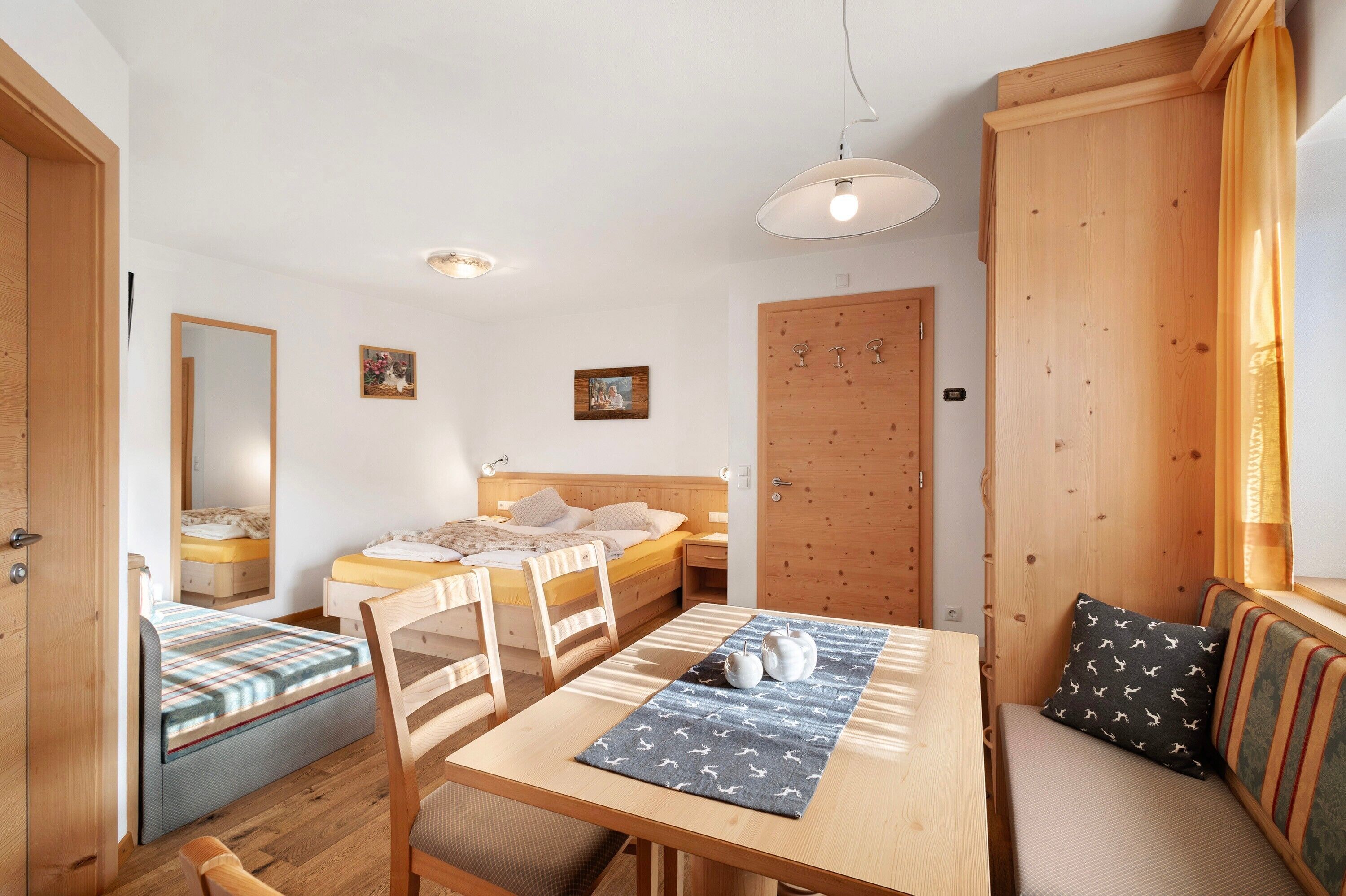 Iron/ironing board, free WiFi, bed sheets