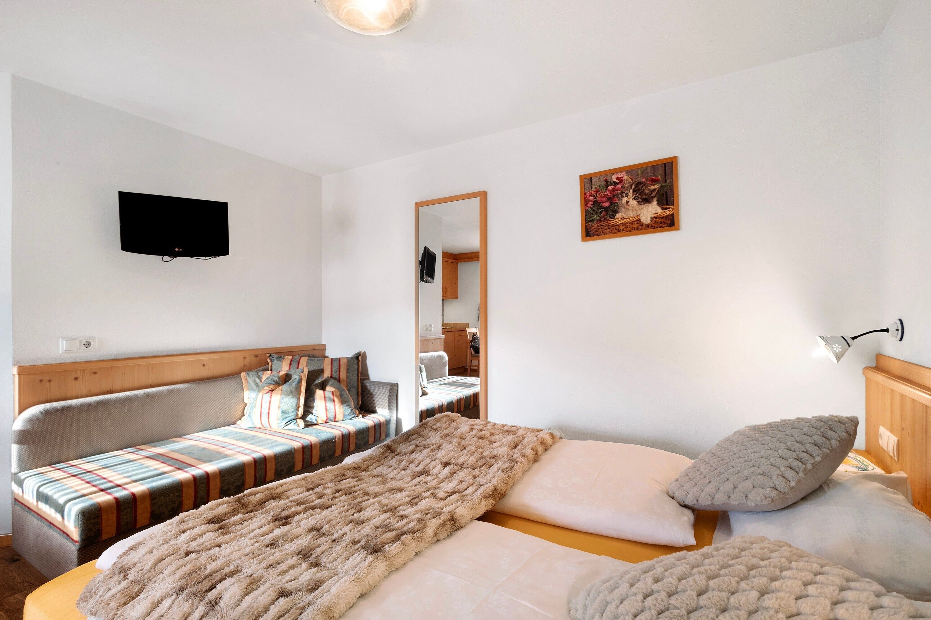 Iron/ironing board, free WiFi, bed sheets