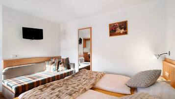 Iron/ironing board, free WiFi, bed sheets