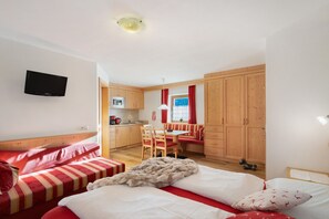 Iron/ironing board, free WiFi, bed sheets